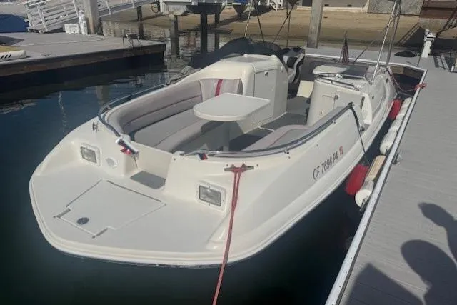 24′ SEA RAY 240 SUNDECK 1997